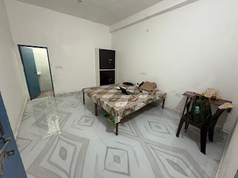 Tanmay girls pg in dayal bagh Private Room