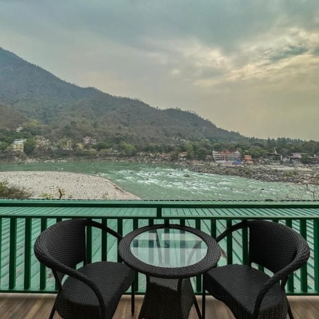 The Leisure cave On the Ganges