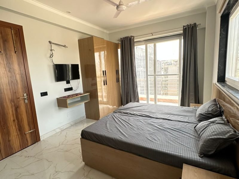 Private Deluxe Room (AC) – Lime Living Primestay